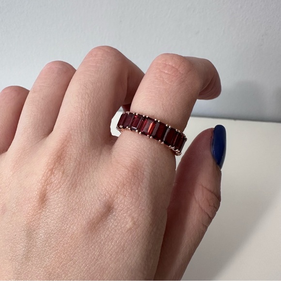 Ring concierge Garnet Ring - Picture 8 of 8